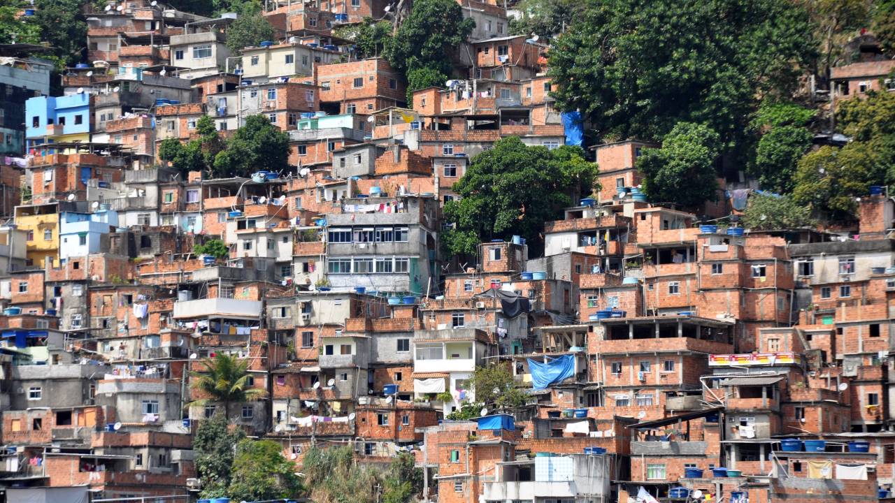 Foto mostra a comunidade da Rocinha