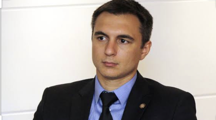 Do Península para Benfica: ex-secretário de educação é levado para Bangu