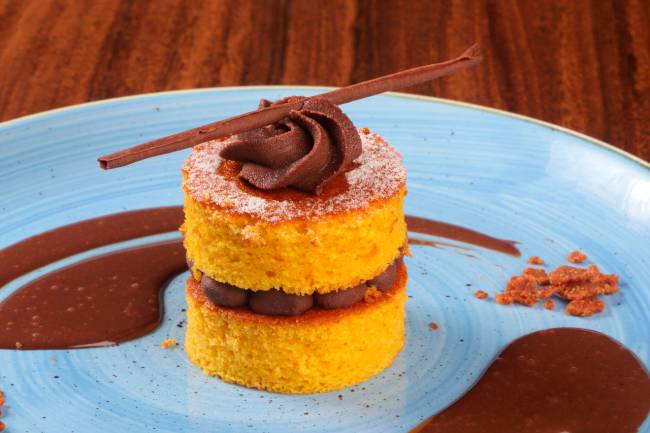 Julieta De Serpa – Bolo de cenoura com ganache – Divulgação Julieta De Serpa – Bolo de cenoura com ganache – Divulgação