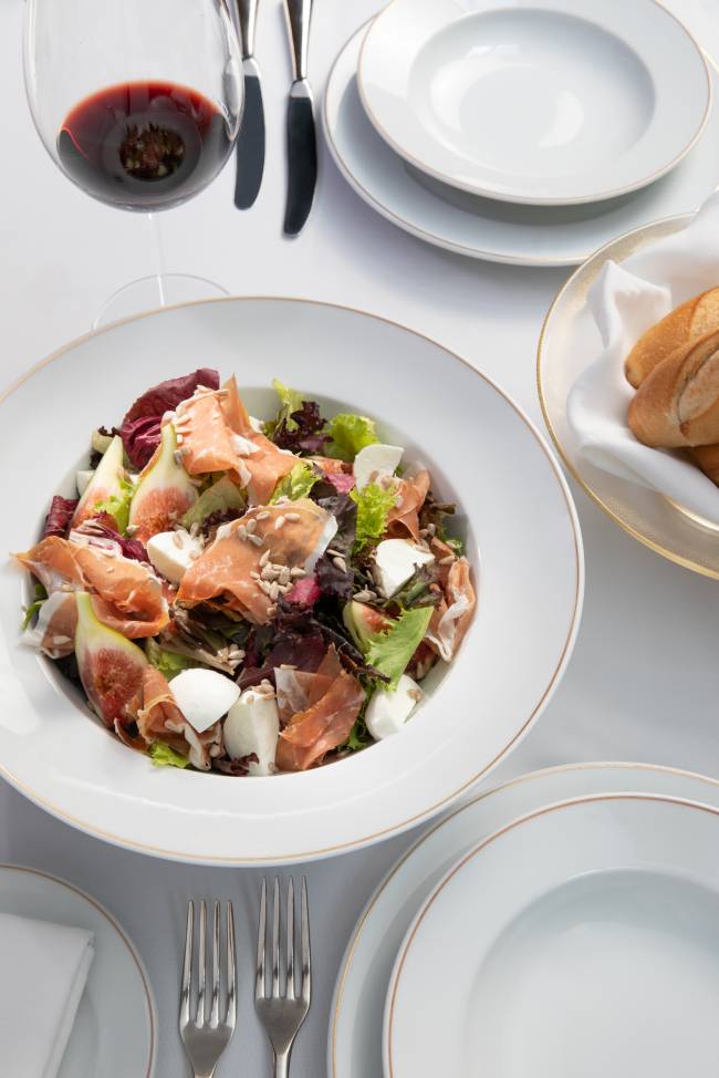 Gero_Salada de figo com presunto cru e mussarela de búfala_credito Andre Klotz Gero_Salada de figo com presunto cru e mussarela de búfala_credito Andre Klotz
