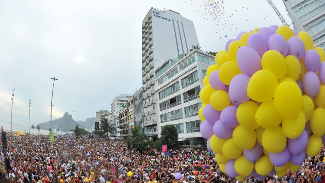Desfile do Simpatia, em Ipanema, acontece desde 1985 e arrasta cerca de 300 pessoas.