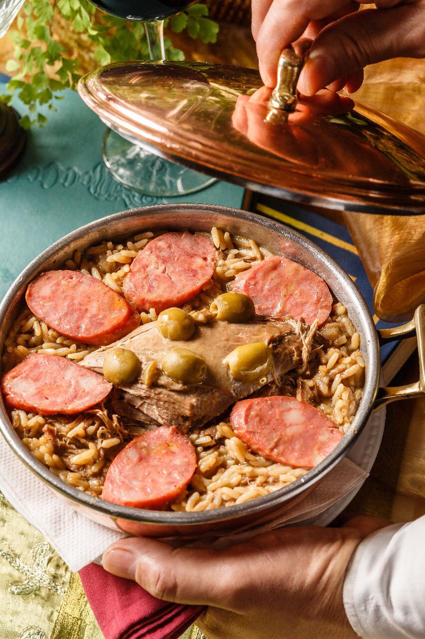 Antiquarius reabre apenas para delivery com pratos individuais