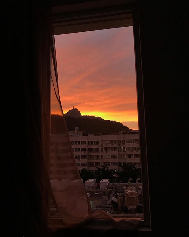 Quarentena: influenciadora promove ‘tour’ pelo Rio através de janelas