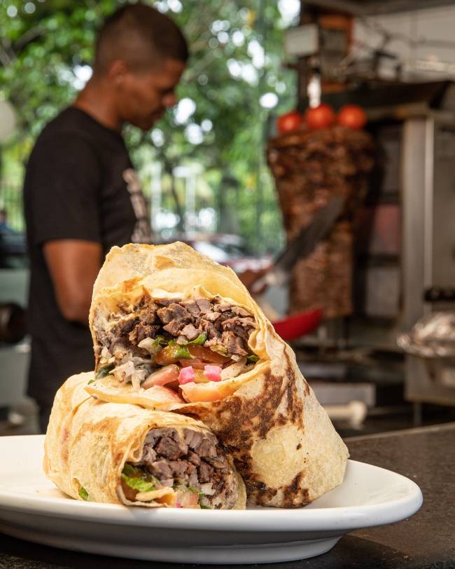 Amir_Sanduíche Shawarma_CredTomasRangel Amir_Sanduíche Shawarma_CredTomasRangel
