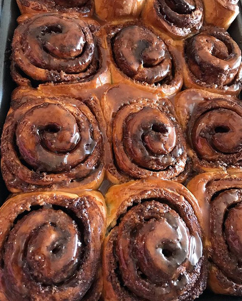 Um dos doces mais famosos do mundo, o cinnamon roll. Custam a