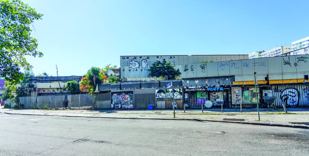 Fachada deteriorada do Canecão, em Botafogo