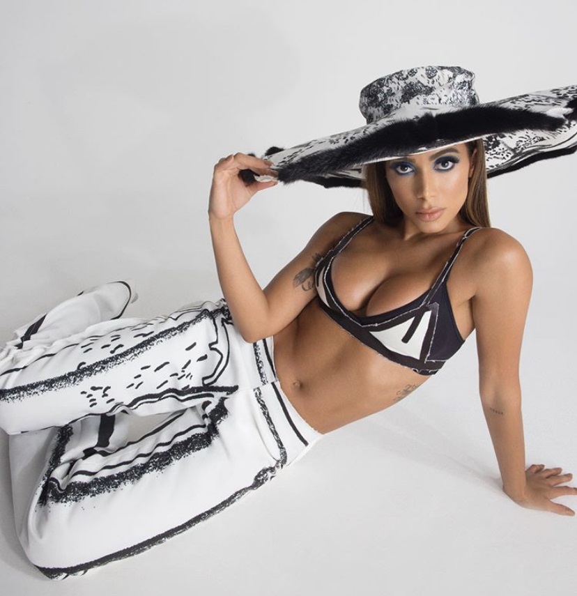 Anitta: clipe com Cardi B. terá vereadora trans, mulheres gordas e drags