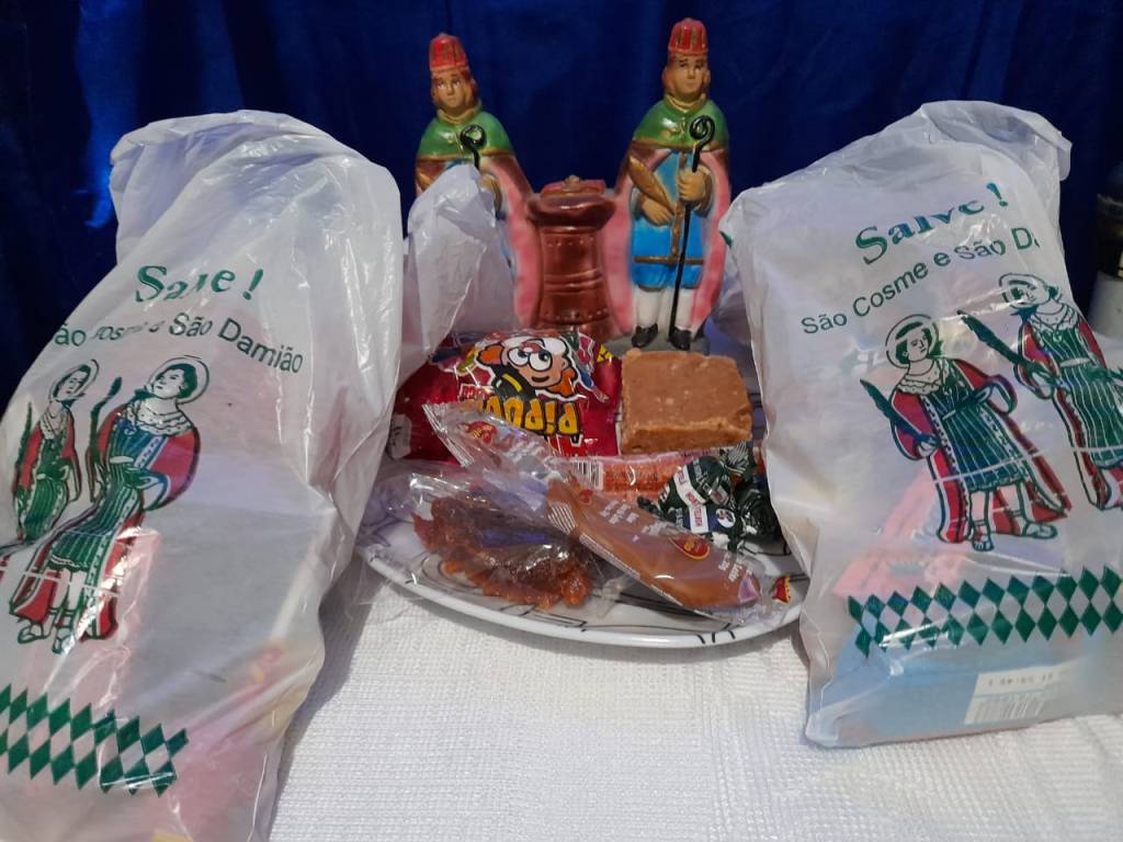 Doces e santos Doces e santos