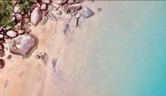 viagem Paraty Seychelles? Não, essa é a Praia da Boca Pequena, em Paraty. Destino perfeito para se isolar