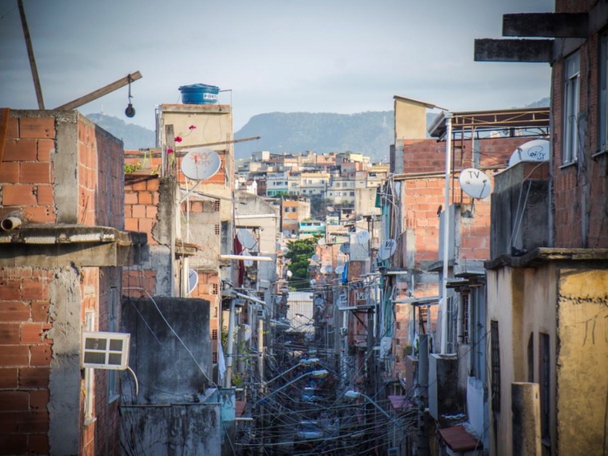 Sem luz há quase uma semana, população de municípios do RJ