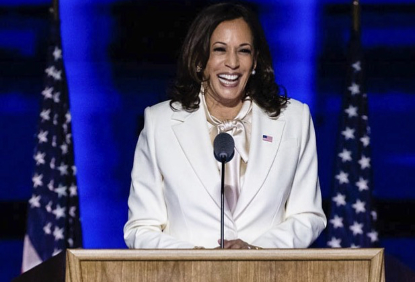 Kamala Harris Terno Branco E All Star Para Fazer Historia Veja Rio