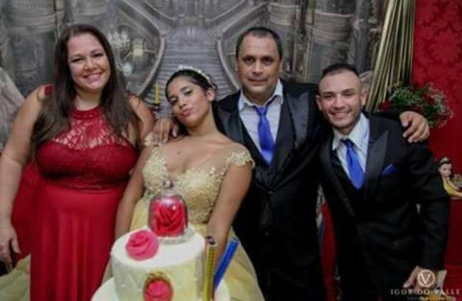 Sílvio com Érica, a filha e o enteado Sílvio com Érica, a filha e o enteado