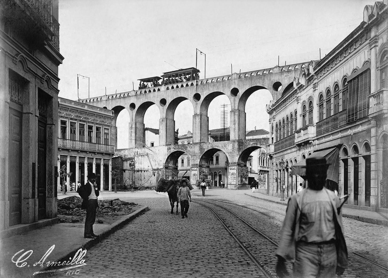 Arcos da Lapa: foto tirada por Armeilla na Rua Mem de Sá, circa 1906