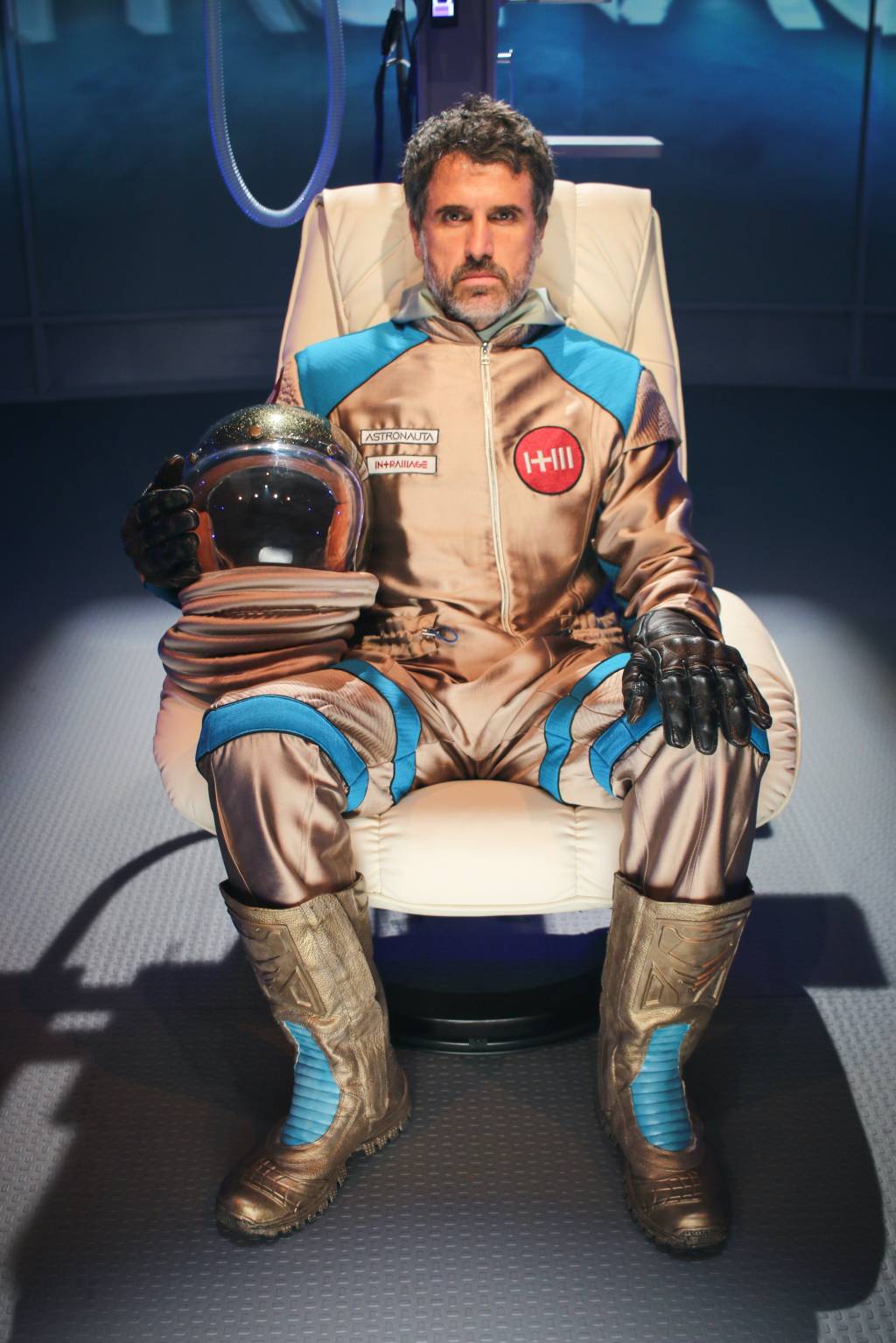 O Astronauta: Eriberto Leão interpreta um homem numa viagem pelo espaço e pelo próprio interior
