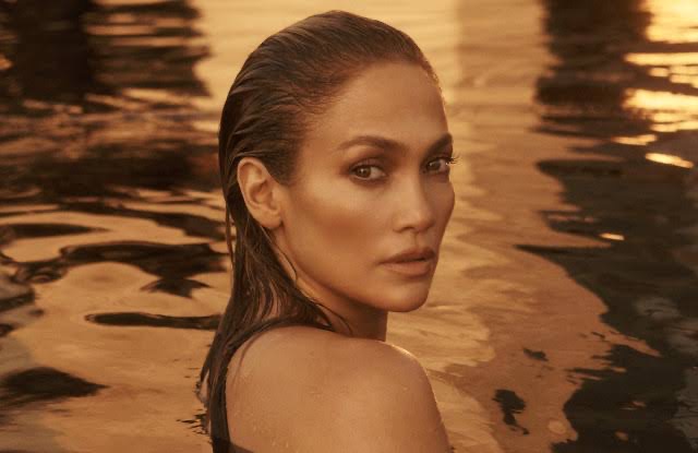 Jennifer Lopez na campanha da JLo Beauty