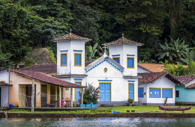 O povoado histórico da Ilha do Araújo: modo de vida caiçara