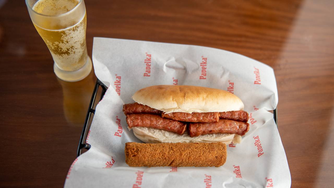 Sanduíche de linguiça e croquete em combo da Pavelka