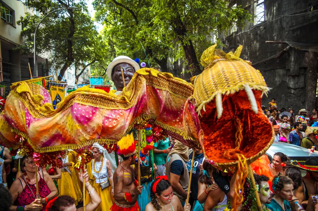 O Boitatá é um dos blocos mais bonitos da cidade, com sua permanente celebração da cultura brasileira. É também um dos mais importantes da revitalização do carnaval de rua do Rio.