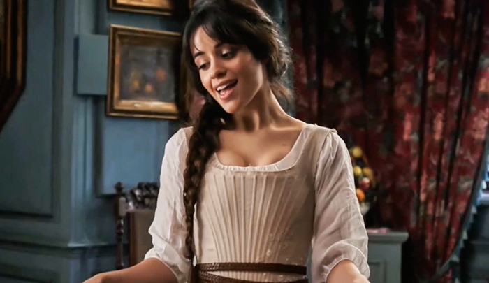 Camila Cabello caracterizada como Cinderella