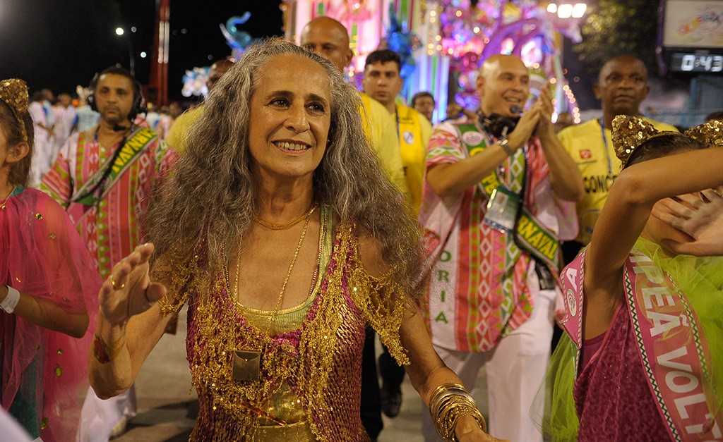 Maria Bethânia no desfile da Mangueira em 2016