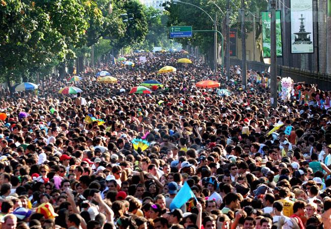 Carnaval de rua só pode ser feito com a vacina e imunização da população.