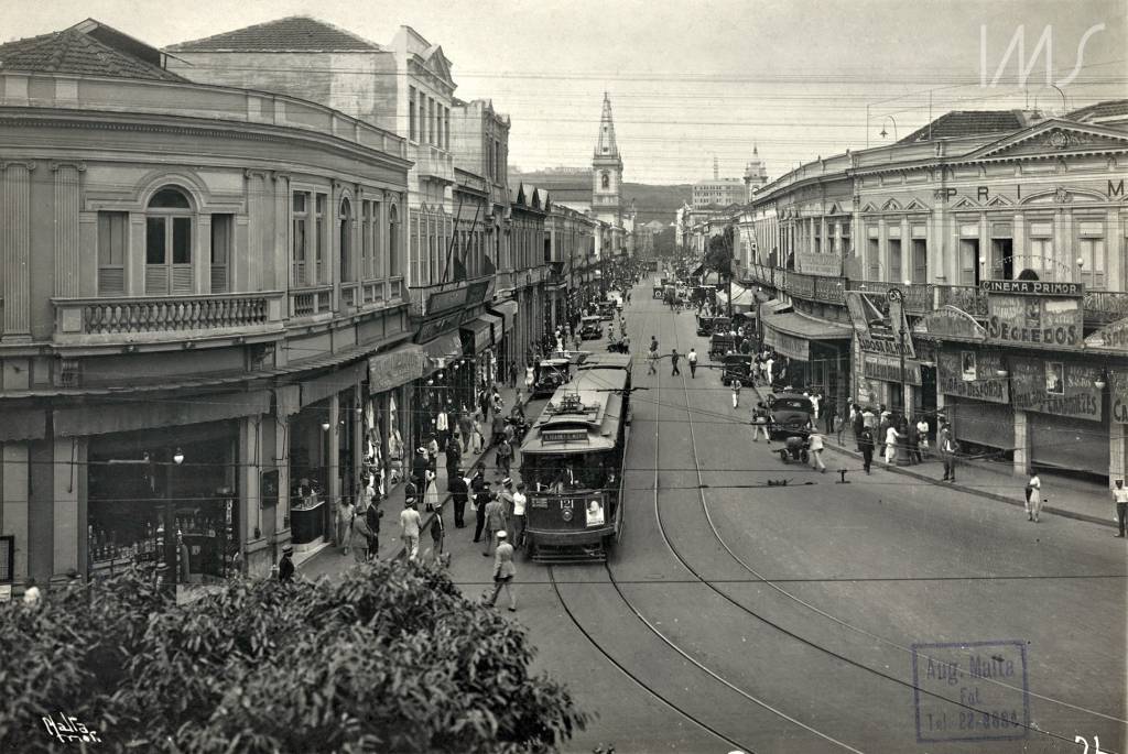 Foto antiga da Avenida Passos