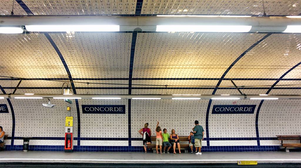Fotos da estação de metrô Concorde, em Paris