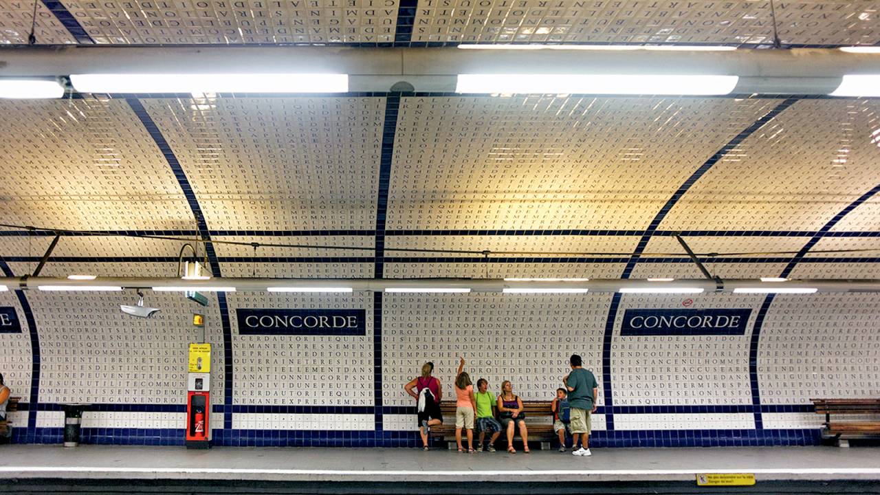 Fotos da estação de metrô Concorde, em Paris