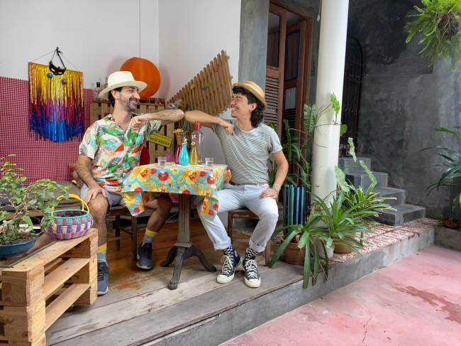 Folion Silvio e Ernesto criaram no Youtube e redes sociais o projeto FoliOn, carnaval virtual.