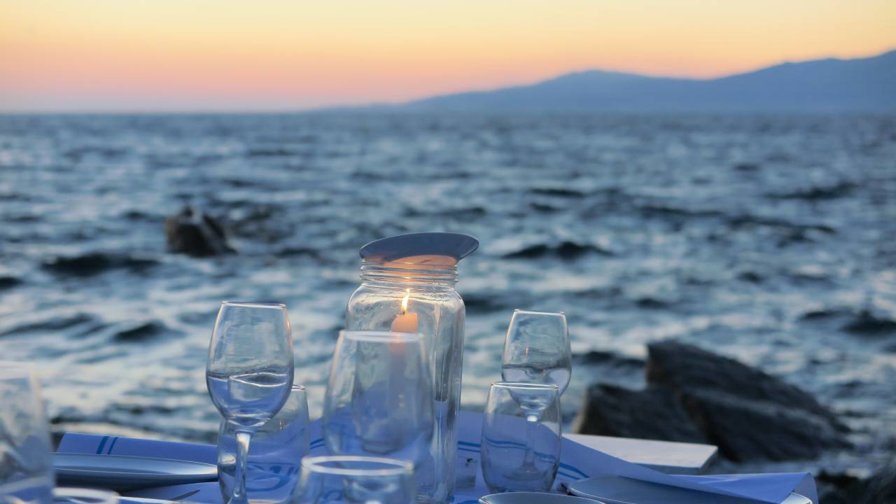 Barulho do mar. A melhor trilha sonora de restaurantes já inventada.