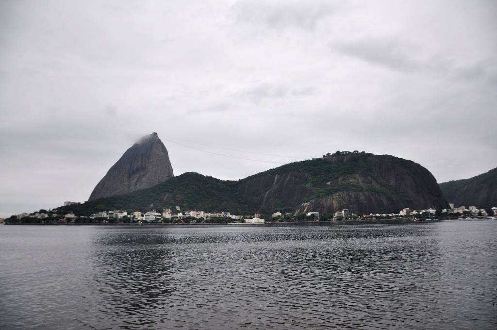 Rio de janeiro com nuvens e tempo nublado