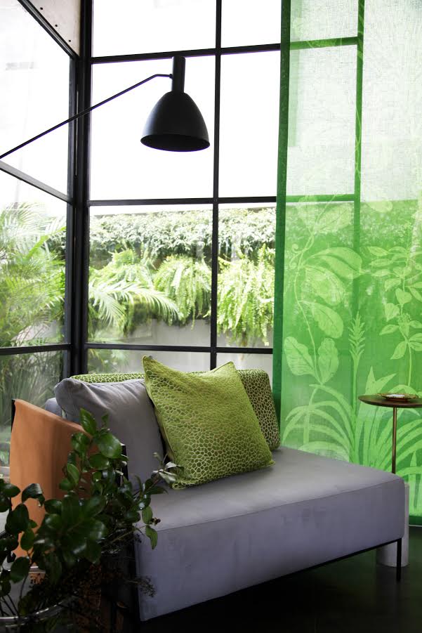 Cortina estampada Imagem mostra cortina estampada na cor verde
