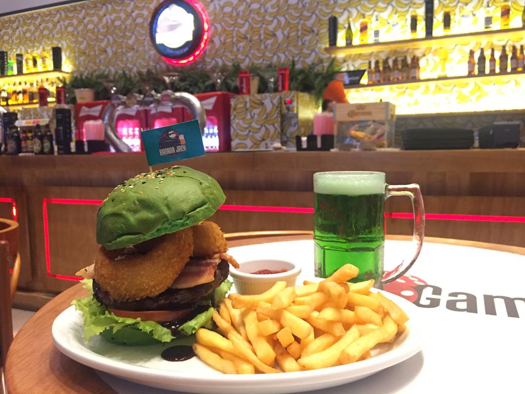 Banana Jack: burger e chope verde