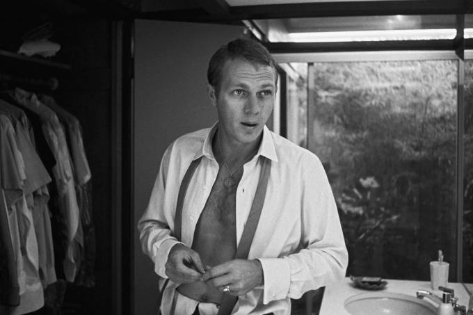 Steve McQueen at his Hollywood Hills home on Solar Drive1960© 1978 Sid Avery