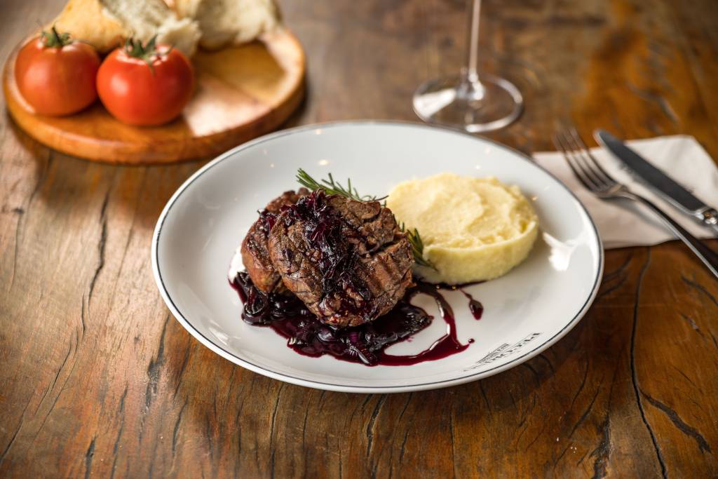 Filetto Al Vino Rosso_Pecorino_Media combo com prato de carne e cerveja
