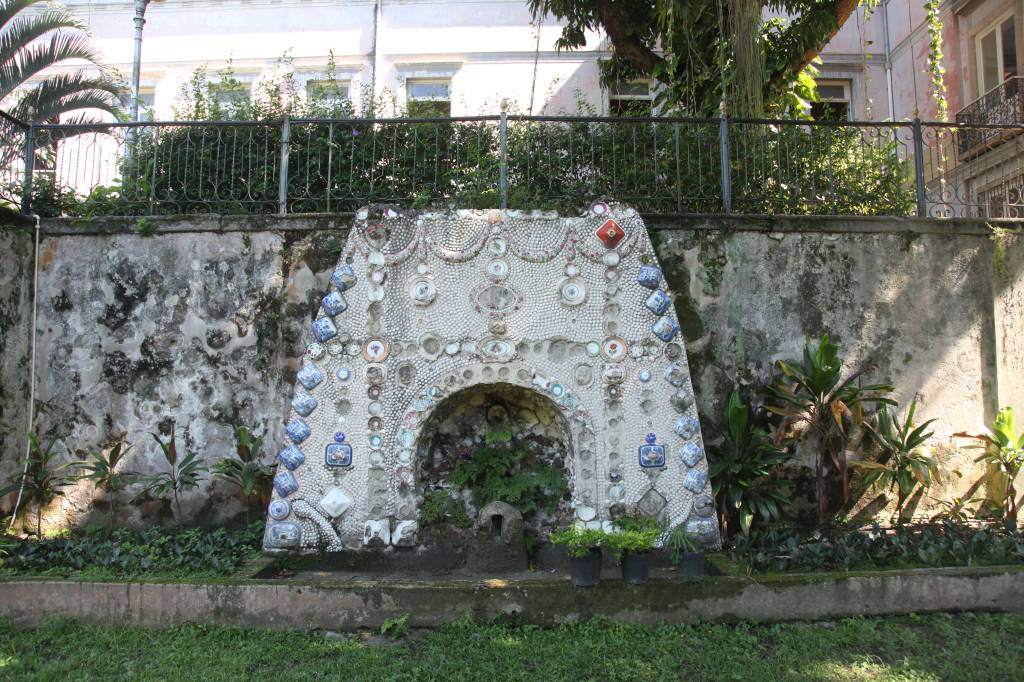 Fonte principal no Jardim das Princesas Fonte no jardim das Princesas, no Museu Nacional