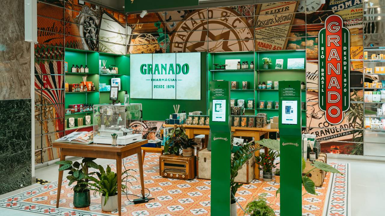 Loja temporária da Granado em Paris, em tons de verde