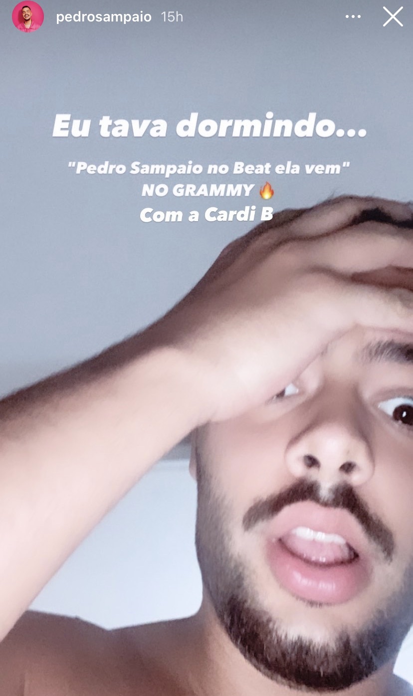 A imagem mostra a reprodução de uma foto dos Stories: Pedro Sampaio, com a mão na testa, fazendo o gesto de quem está se lamentando 