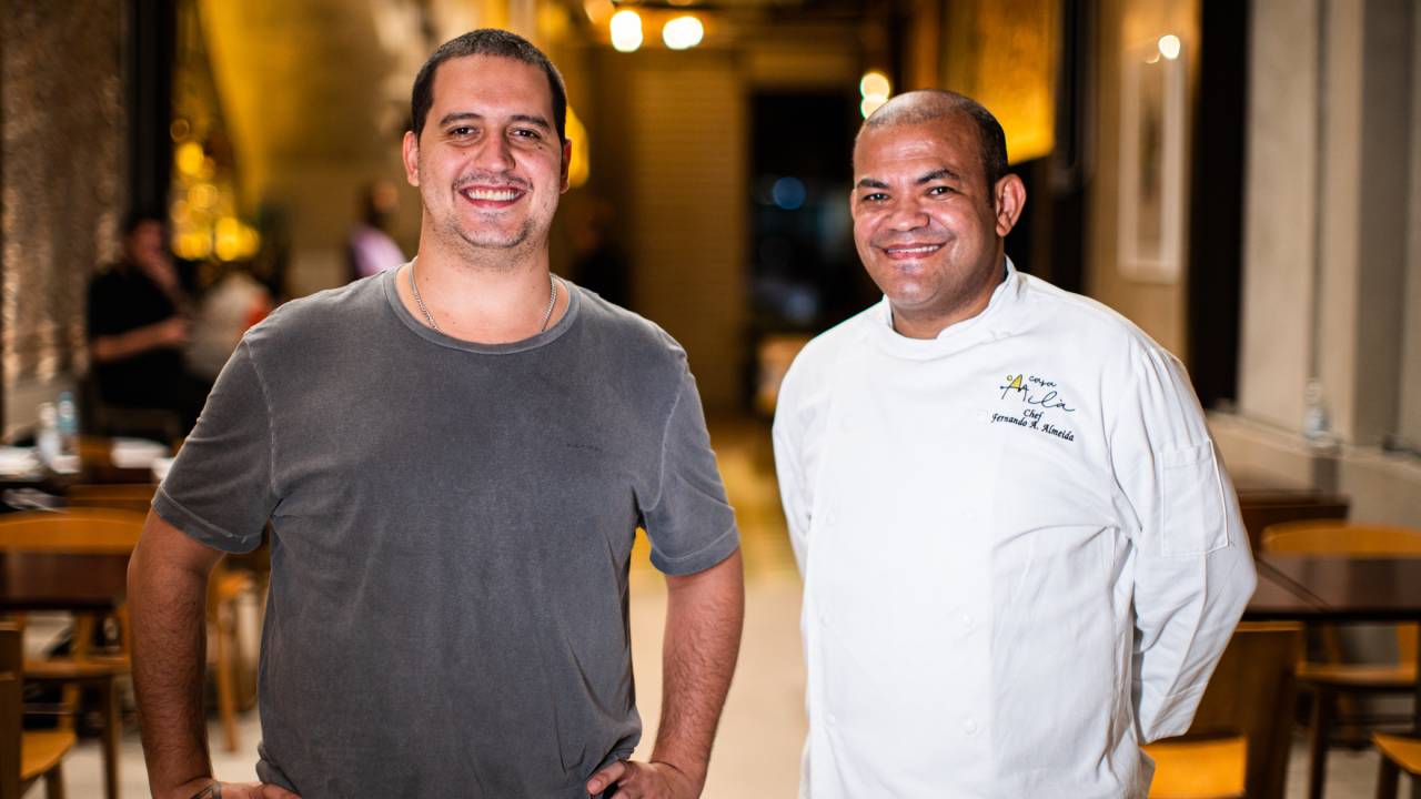 Lucas Leal e Fernando Almeida: no comando do novo gastrobar da Praça São Salvador