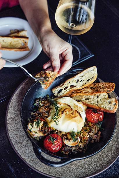Cortés Asado: burrata com legumes assadosr -