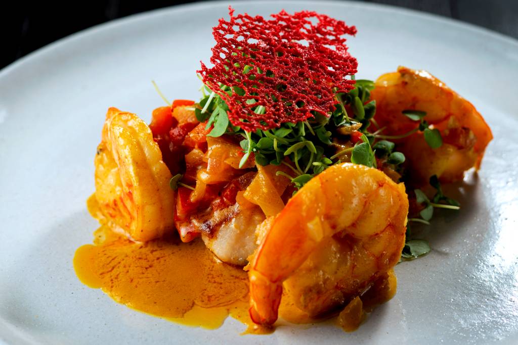 Kitchen: moqueca tailandesa com peixe e camarão
