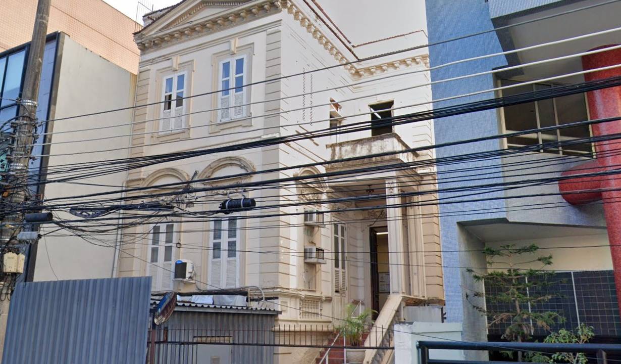 Casarão centenário que deve ser demolido hoje, segunda-feira, 31/5, pertence ao Hospital Samaritano e fica na Rua Marechal Niemeyer, 20, em Botafogo -