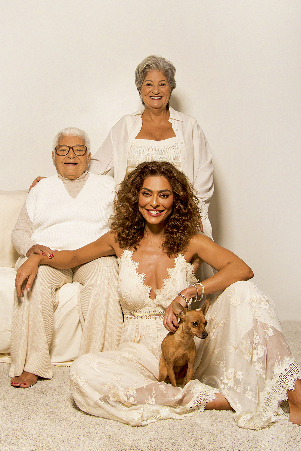 Juliana Paes com a mãe e a avó, Regina e Íris: reencontro emocionado -