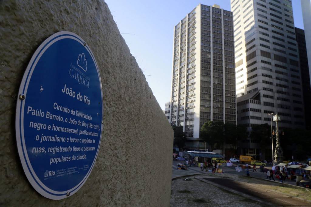 Placa homenageia o jornalista João do Rio