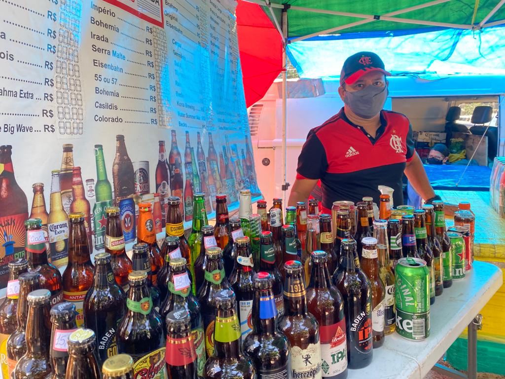 Cervejas de todos os tipos e marcas na Barraca do Marquinho.