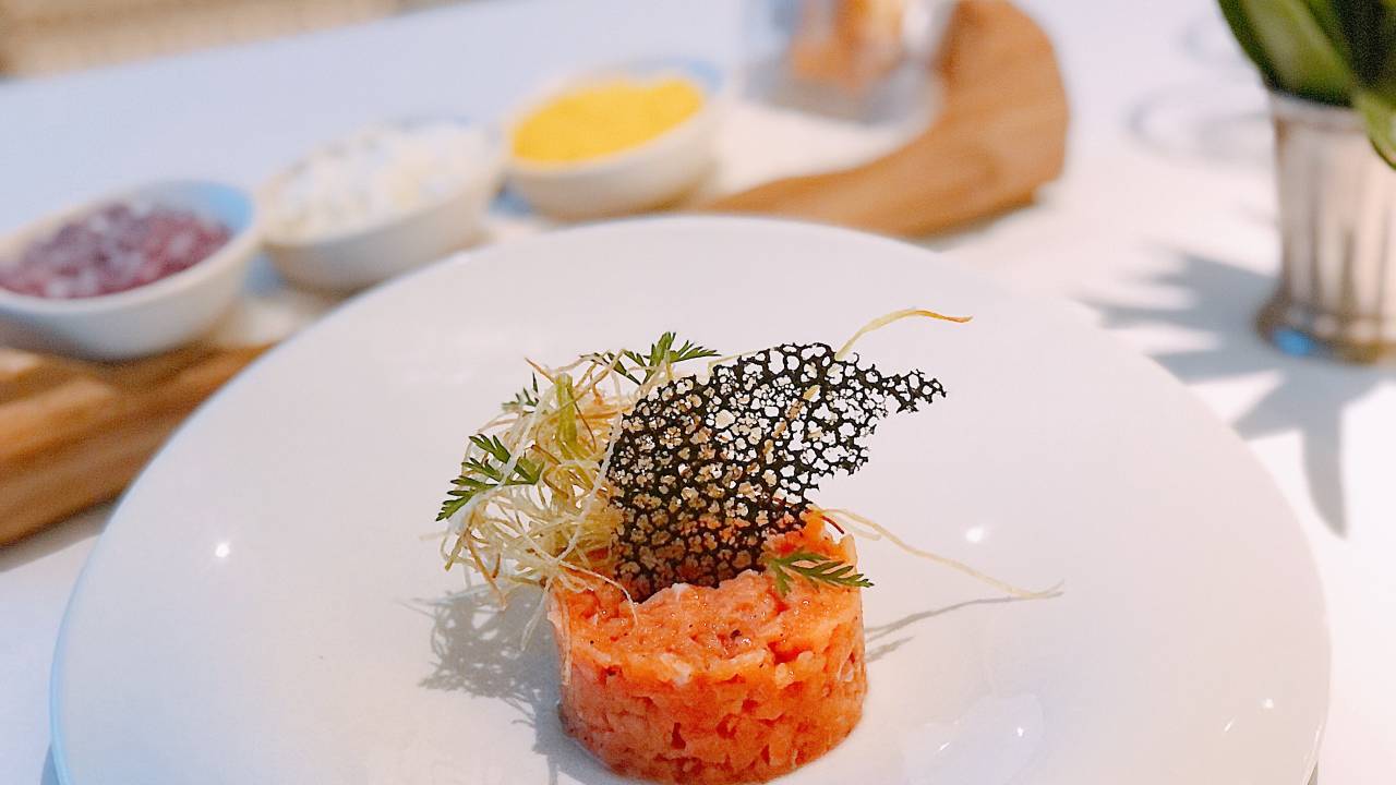 Tartare de salmão: entrada no menu especial do Beatriz