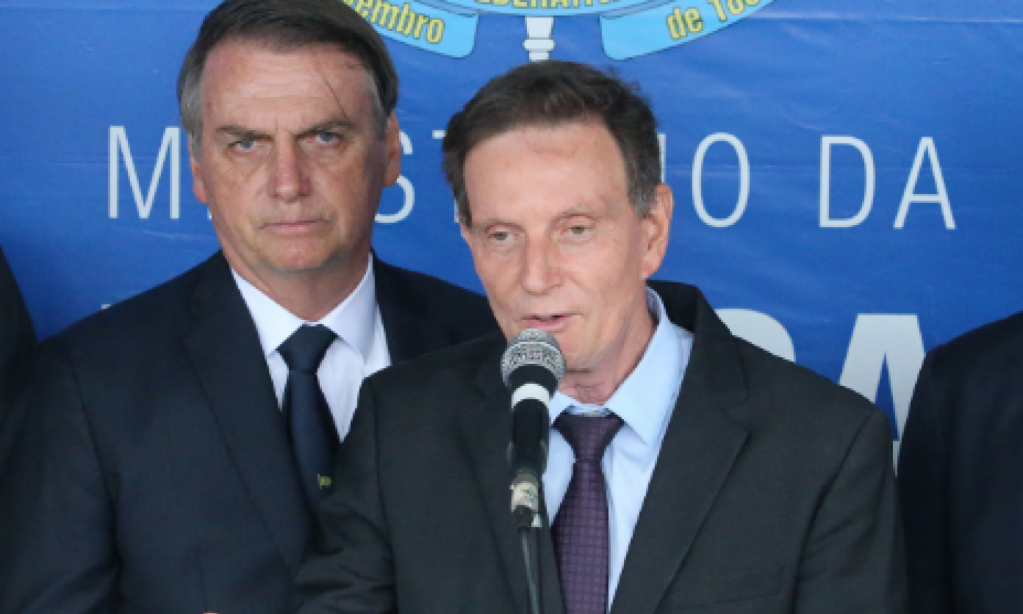 a imagem mostra Jair Bolsonaro e Marcelo Crivella