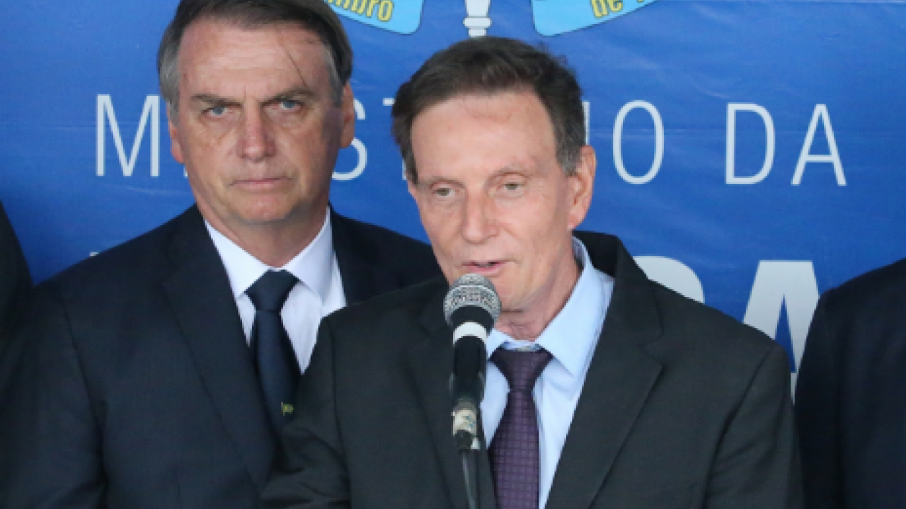 a imagem mostra Jair Bolsonaro e Marcelo Crivella