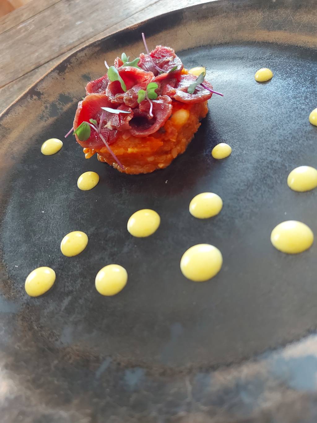 jantar -mgallery Matula de feijão branco com bacon e ervas aromáticas,carpaccio de carne de sol e maionese de pequi: no menu do jantar especial do Térèze