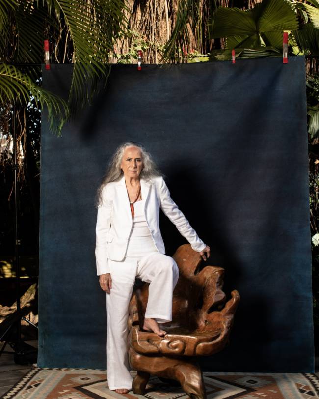 Novo disco de Maria Bethânia chega ao streaming no fim do mês